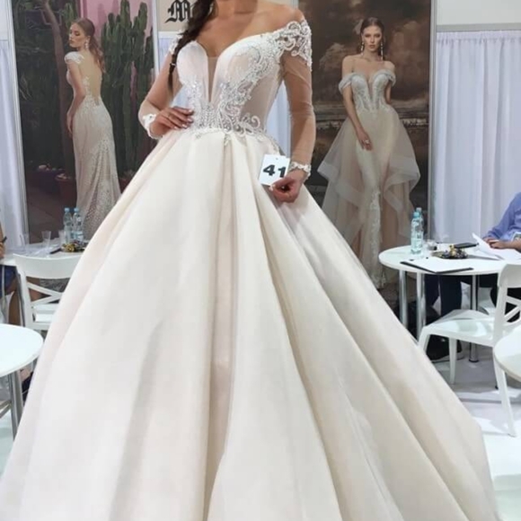 NWOT wedding dress - Picture 2 of 4